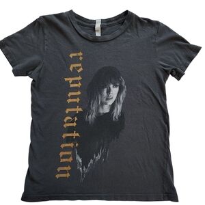 Taylor Swift Reputation Stadium Tour Concert Tshirt Girls size M
